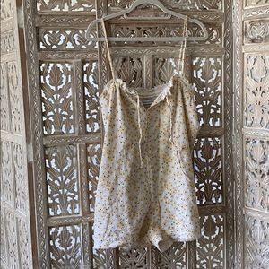 Urban Outfitters size Small Daisy print Romper